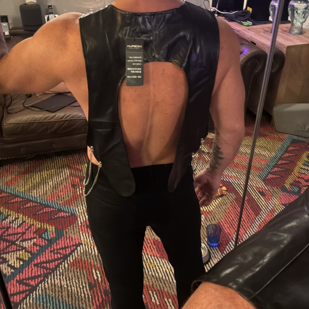 Men’s incredibly unique, faux leather top with chains and zipper detail - Picture 4 of 9